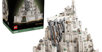 Set LEGO Icons El Señor de los Anillos: Minas Tirith con la Ciudad Blanca de Gondor construida en piezas LEGO.